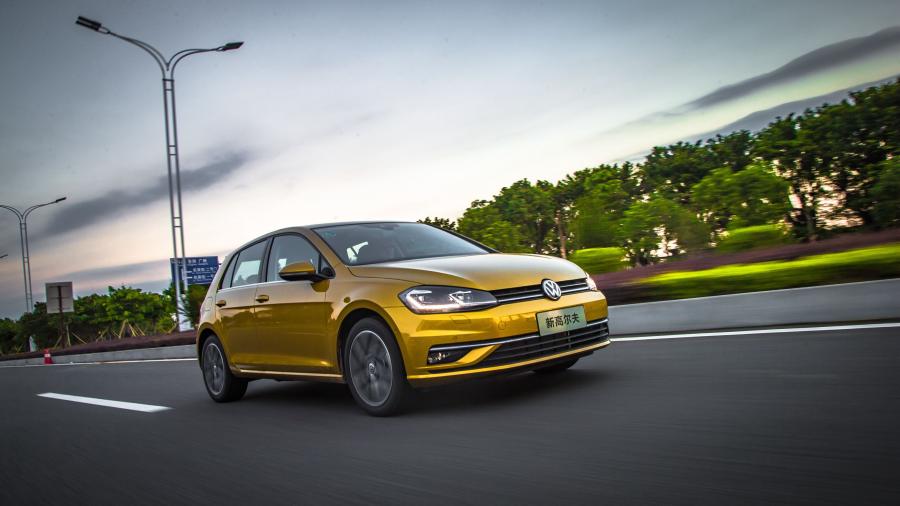  Volkswagen Golf 280 TSI 5-Door (Typ 5G) 2017 года  (CN) (фото 2 из 23)